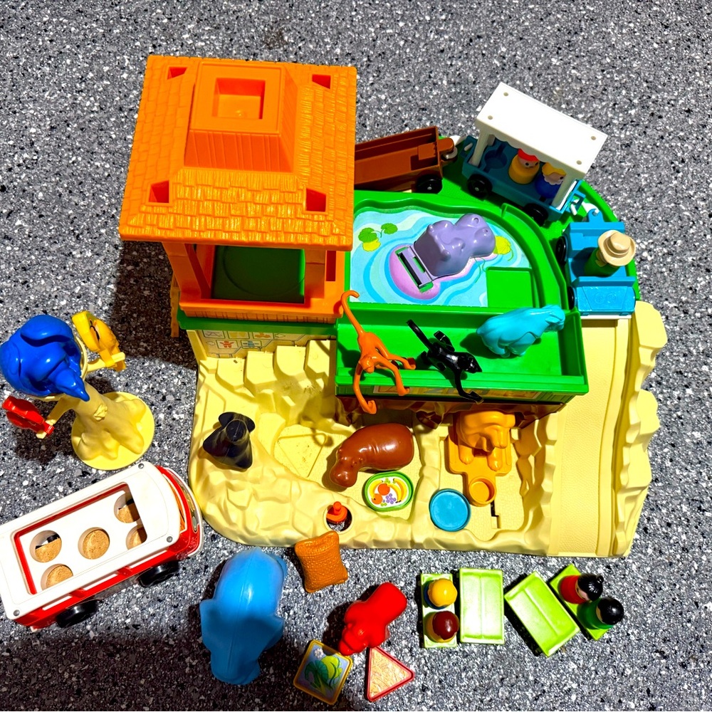 Fisher Price Vintage Little People Zoo Safari